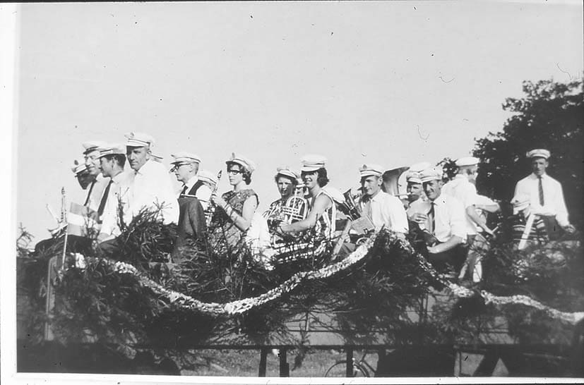 Muziekkorps Hijken bij het Hijkerfeest in 1960.